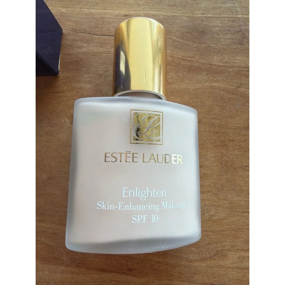 Estée Lauder Enlighten Skin-Enhancing Makeup SPF 10 Shade 05-Daybreak‎ 1 fl. oz.